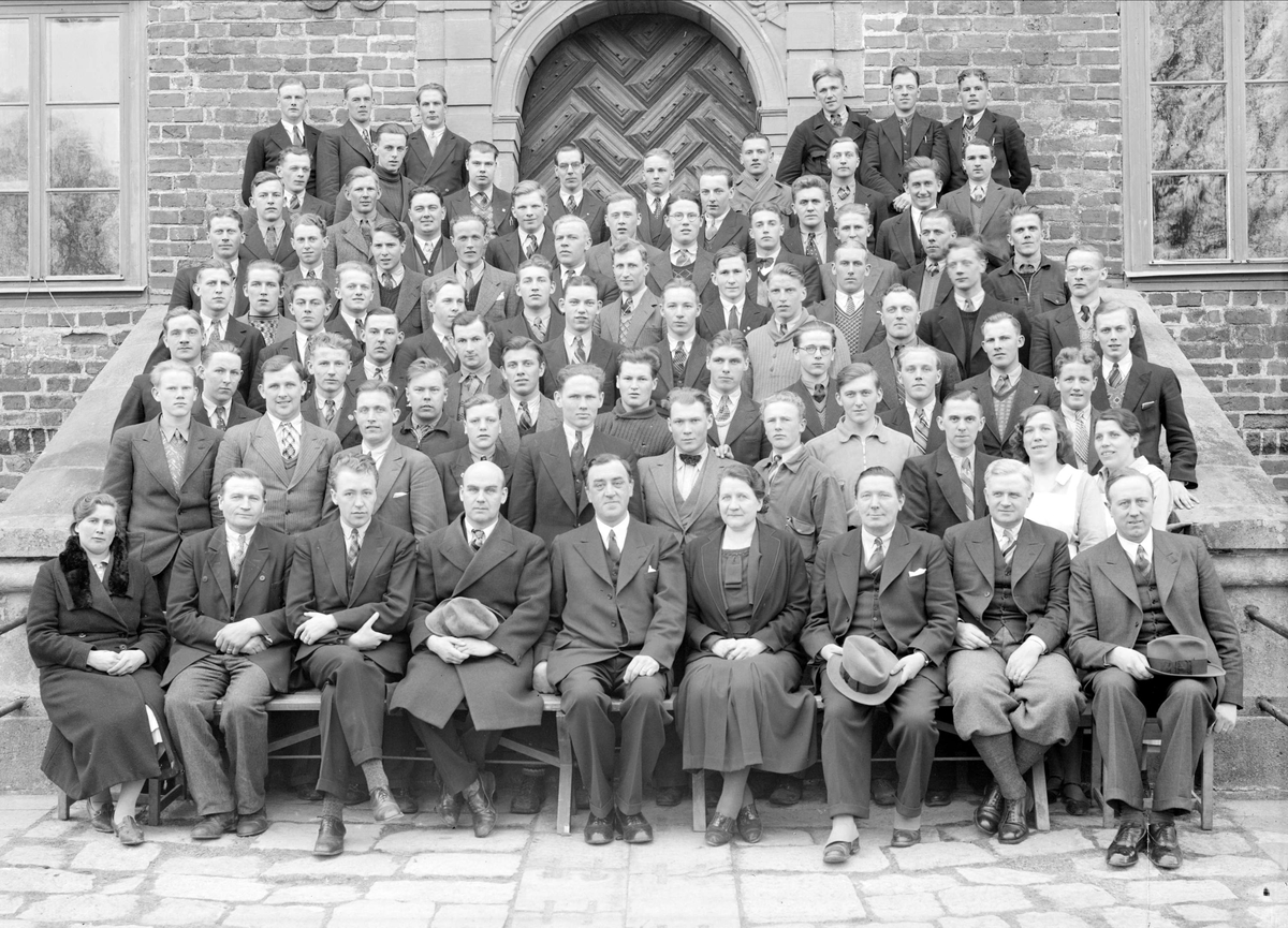 Paul Sandberg, Grupporträtt - elever och lärare vid Wiks folkhögskola, Balingsta socken, Uppland 1937