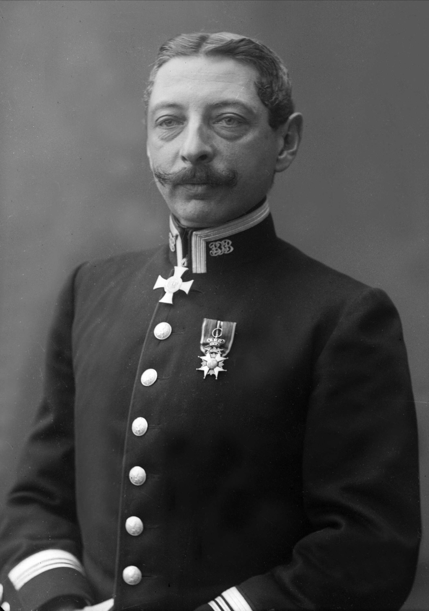 Gustav Borgen, Portrett, Sigwald Bull i uniform.
