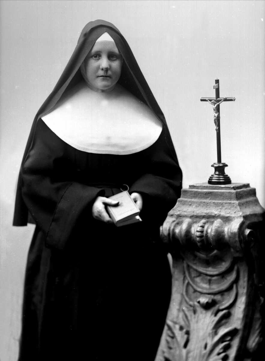 Gustav Borgen, Portrett, nonne, søster Marie Stanikovis.