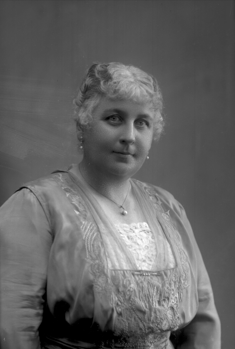 Gustav Borgen, Portrett, fru Axel Damman, (Gunhild Marie).