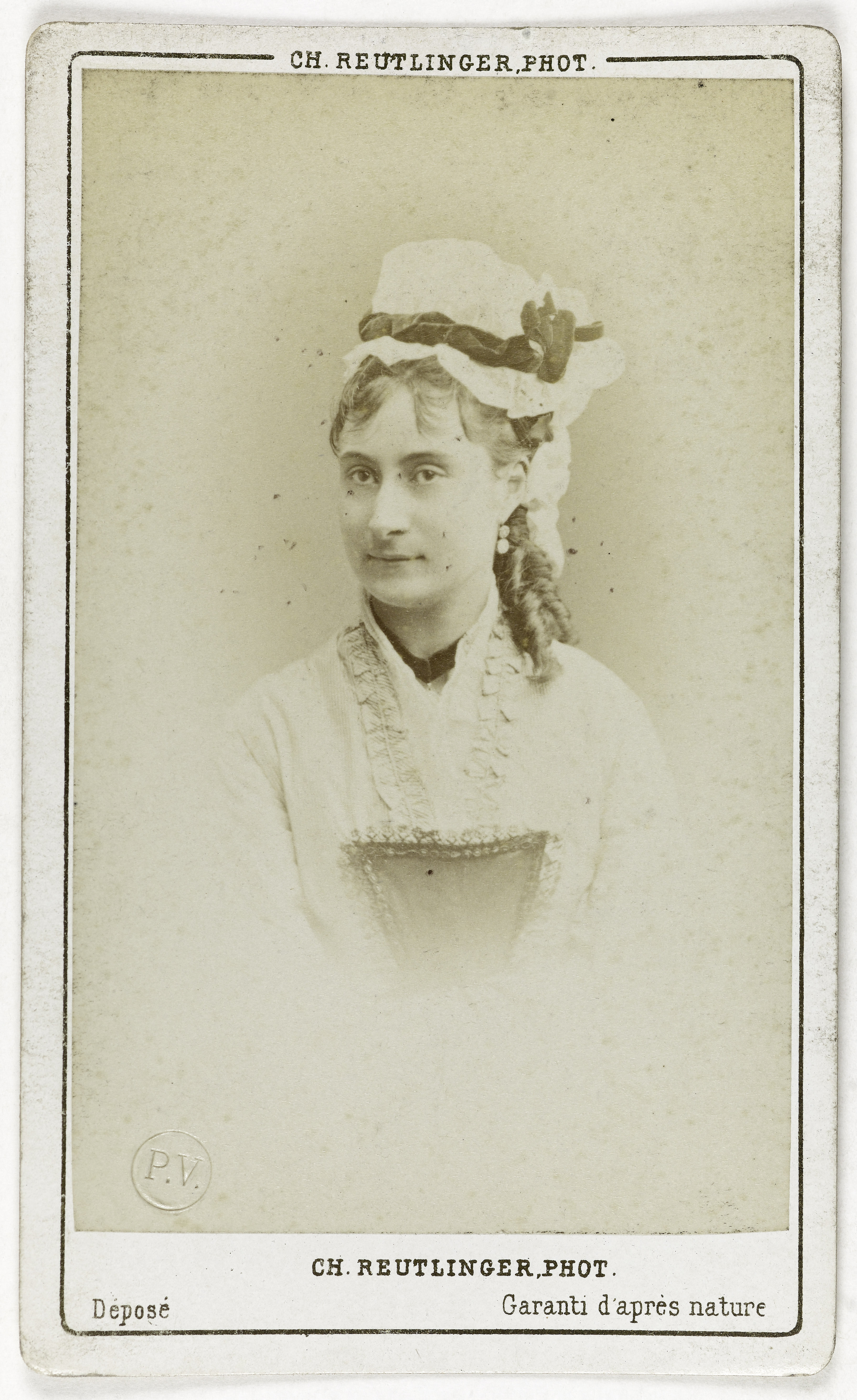 Charles Reutlinger, Portrait de Mora, actrice au théâtre du Vaudeville.