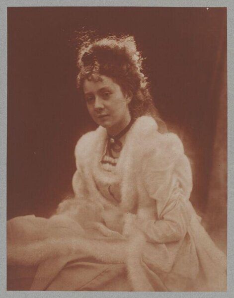 Cameron, Julia Margaret, Loo