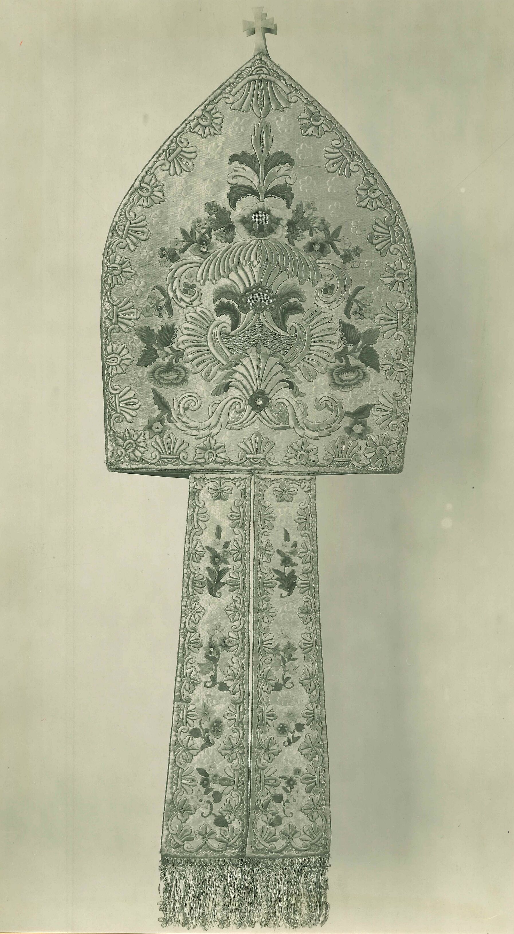 Vladimir Tkalčić, Zagreb - Zagrebačka katedrala - Mitra; 18. stoljeće