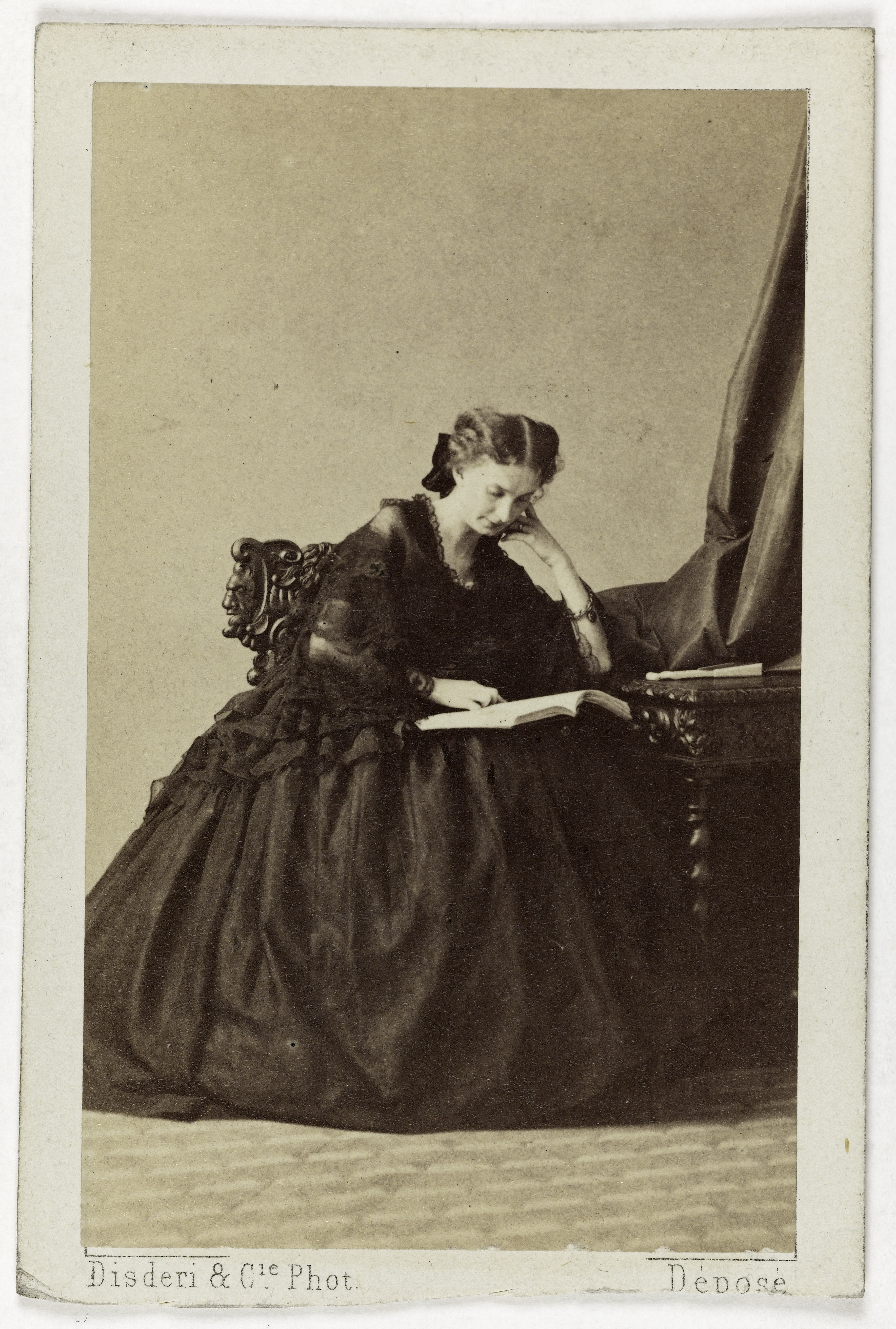 Disderi & Cie, Portrait de la princesse Sophie de Troubetzkoï (1838-1896), duchesse de Morny et femme de Charles de Morny, officier, industriel, homme politique et ambassadeur.
