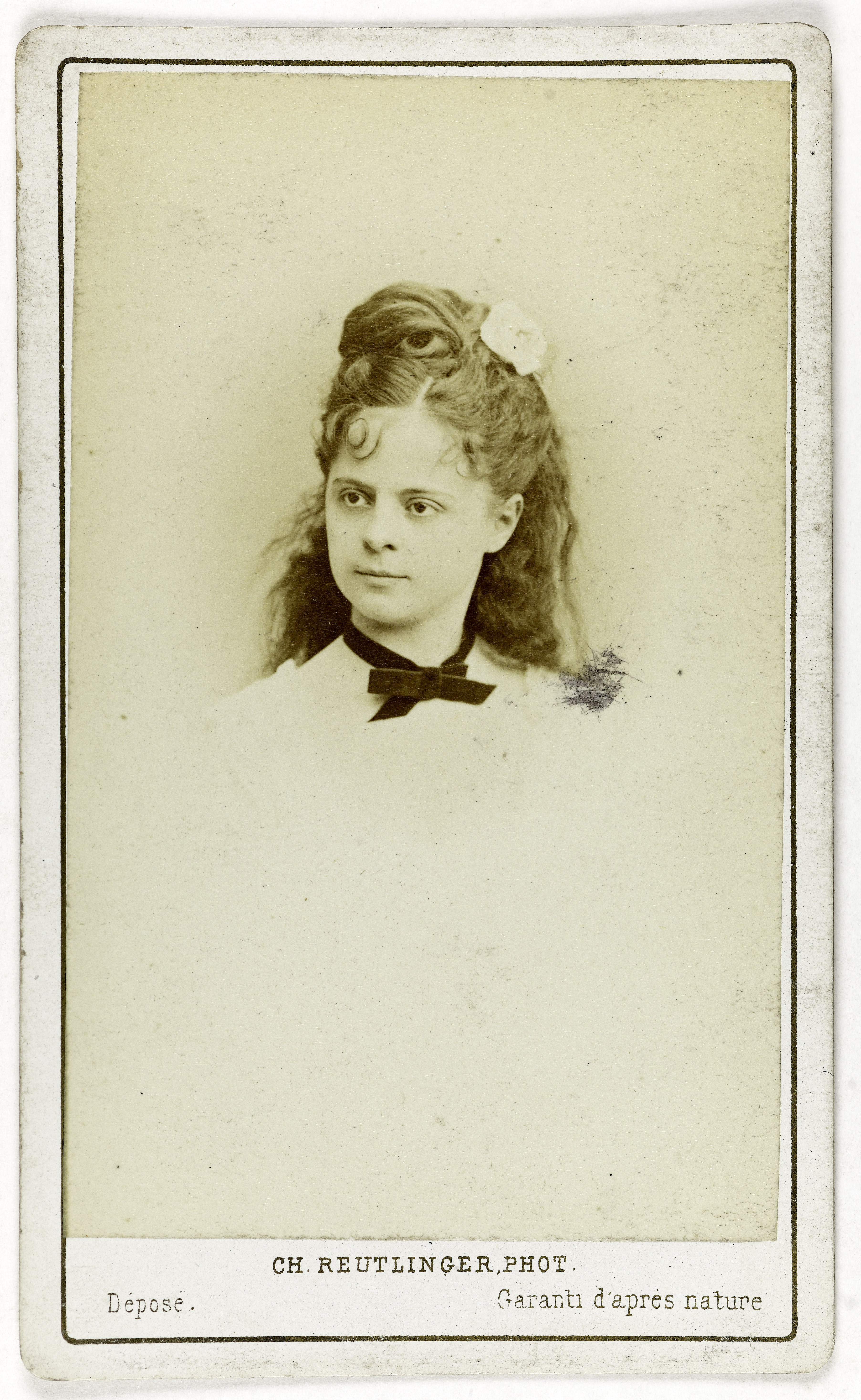 Charles Reutlinger, Portrait de Victoire Élisa Macé (v.1836-1894), dite Marguerite Macé-Montrouge, actrice de théâtre.