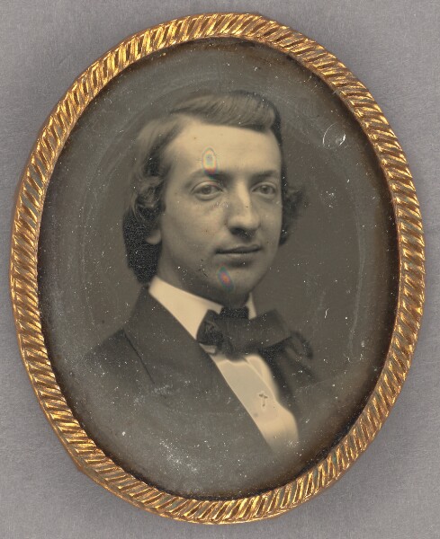 Unknown, [Vignetted Portrait of a Man]