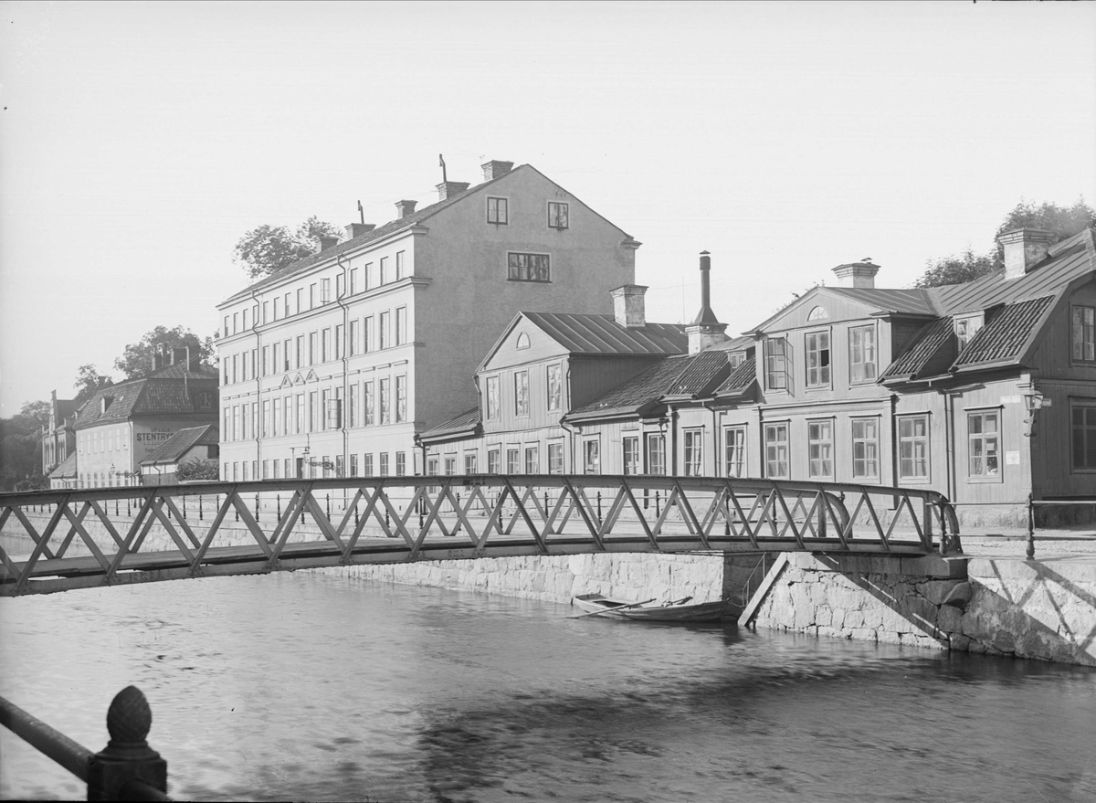 Alfred Dahlgren, Kvarteret Munken vid Västra Ågatan i Uppsala 1901 - 1902