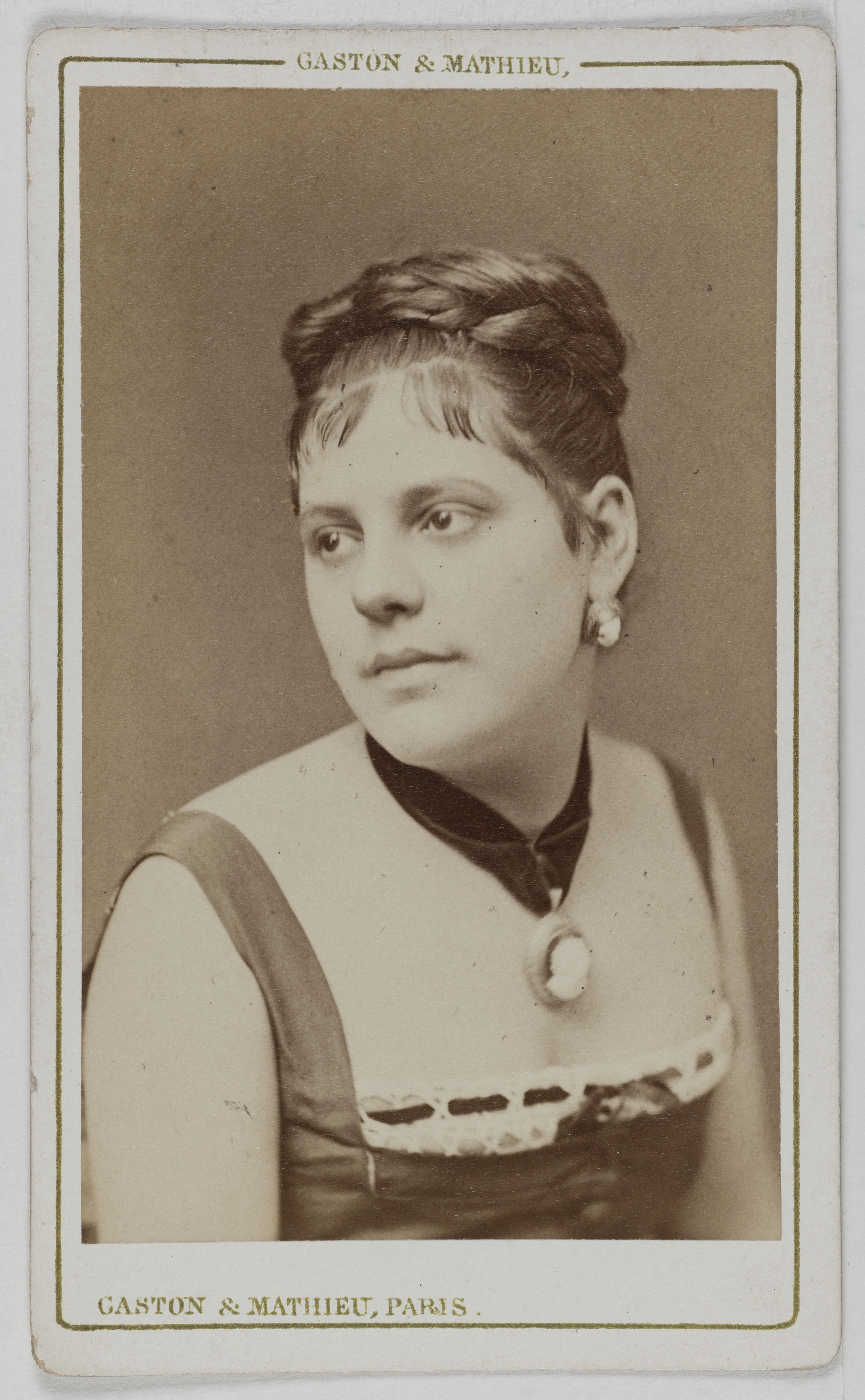 Mathieu & Cie Gaston, Portrait de Levesque Paula, (actrice)