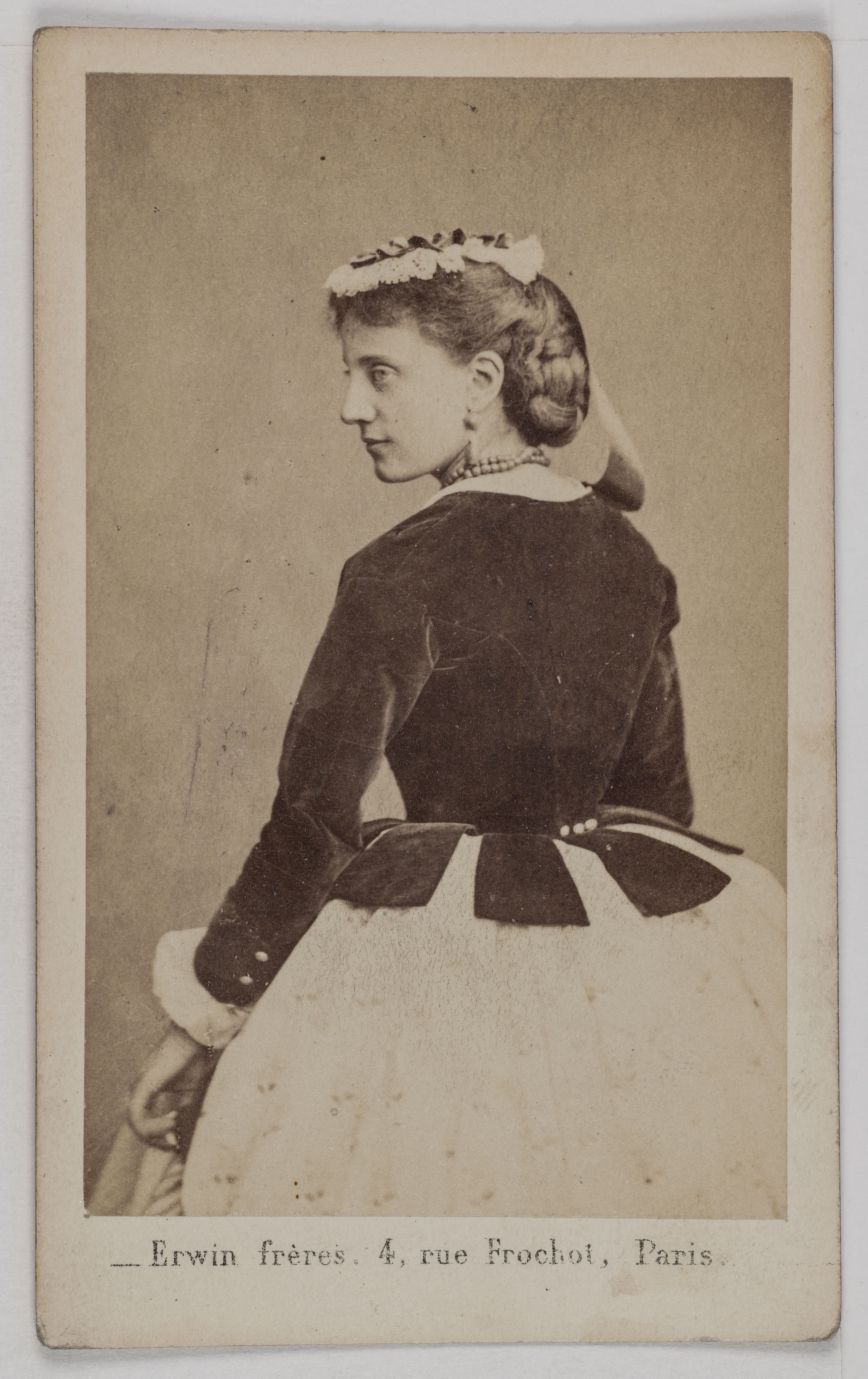 Erwin & Ernest Hanfstaengl, Portrait de Mademoiselle G. Vitali, actrice au Théâtre des Italiens en 1865.