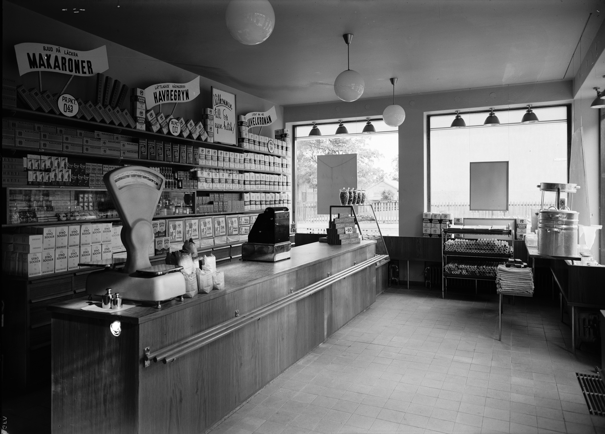Paul Sandberg, The grocery store, probably in Uppsala, 1944