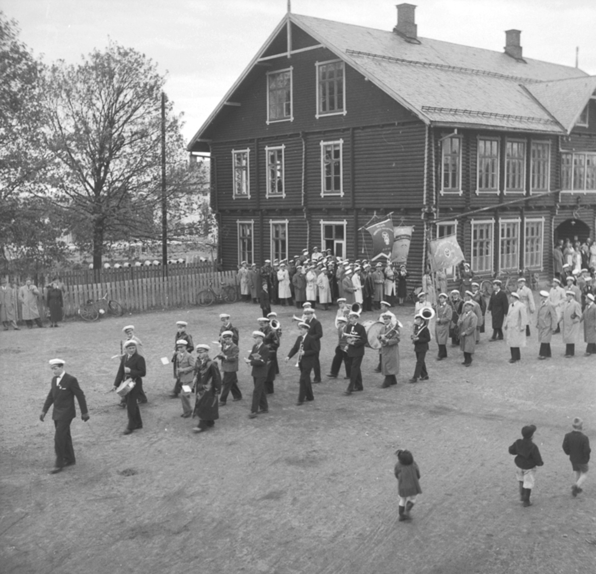Anno Domkirkeodden, SANG-MUSIKKSTEVNE, MYE FOLK, SKOLEPLASSEN, STANGE SKOLE