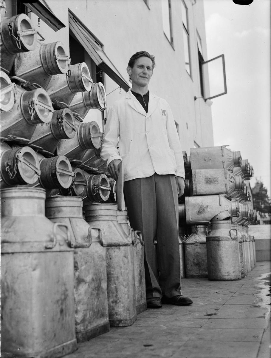 Paul Sandberg, Mjölkcentralen, sannolikt Uppland juli 1946