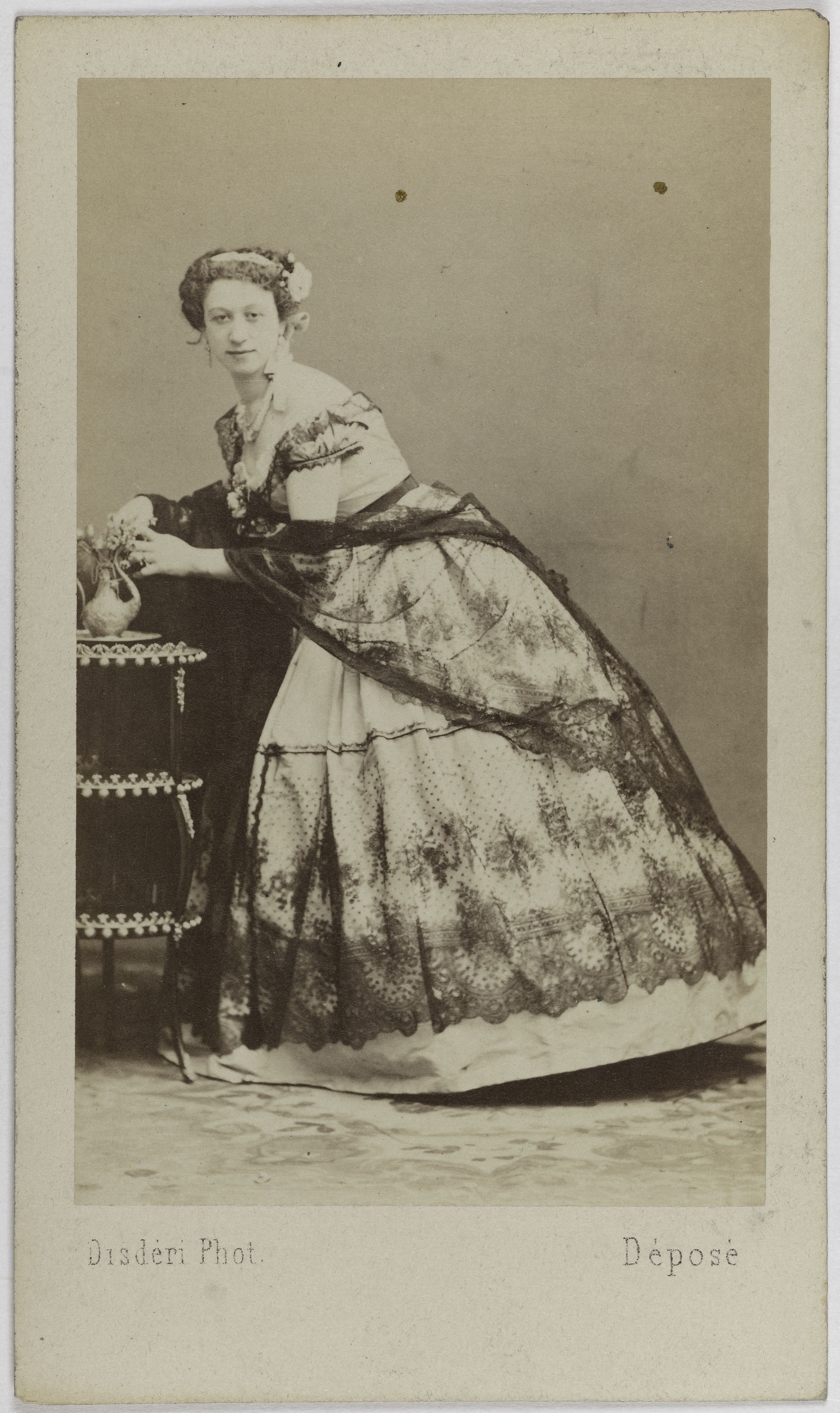 André-Adolphe-Eugène Disdéri, Portrait de Pilvois Clara, (danseuse)