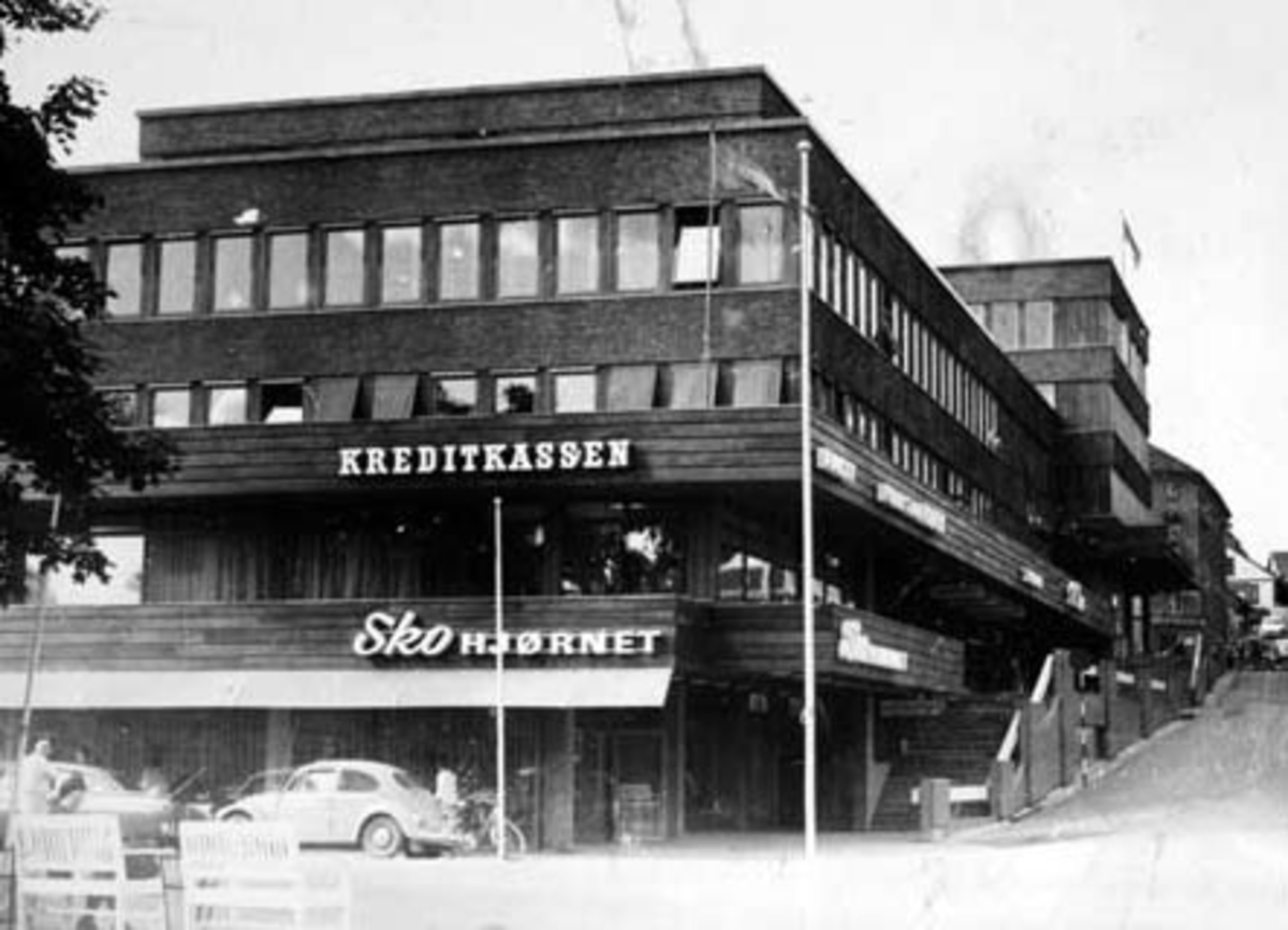 Anno Domkirkeodden, KREDITKASSEN. SKOHJØRNET. STRANDGATA 61. LIERBAKKEN.