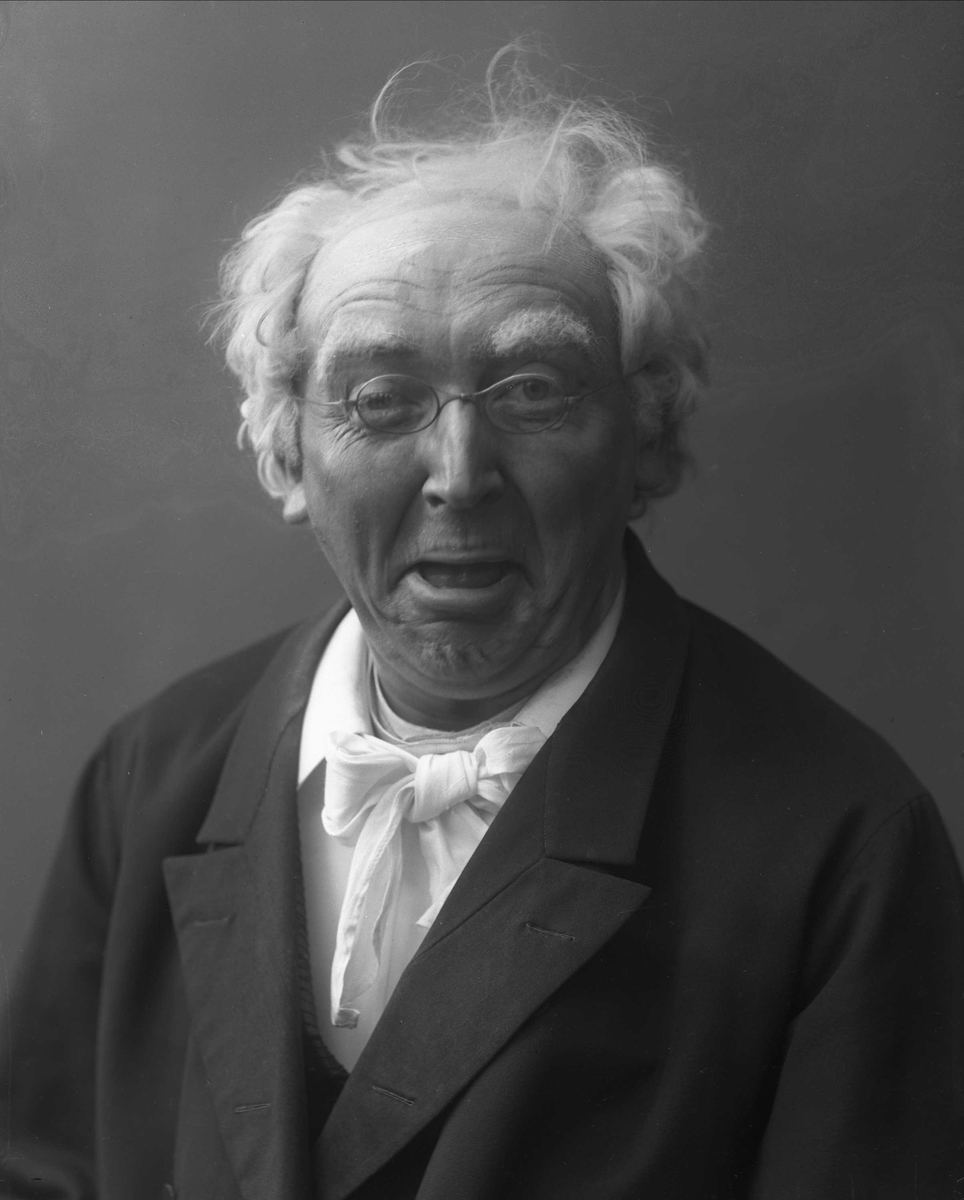 Gustav Borgen, Portrett, skuespiller Stormoen som Helms i Et Opgjør.
