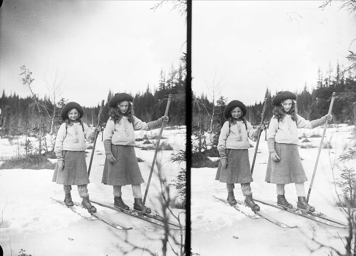 Axel Quinsgaard Wiborg, Gudrun og Karen Q. Wiborg på ski. Holoa, Hadeland, Jevnaker, Oppland, 1906.
