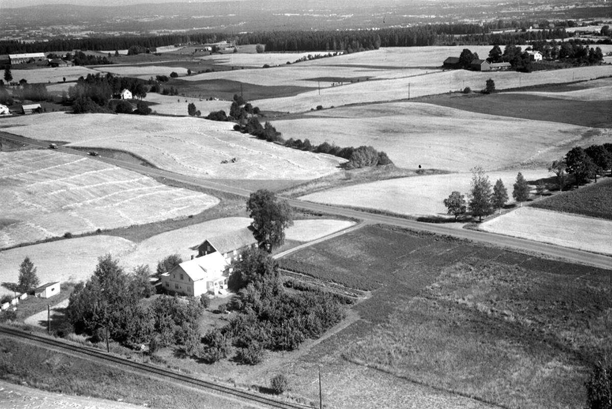 Widerøes Flyveselskap A/S, FLYFOTO MÆLUM 60-2, STANGE