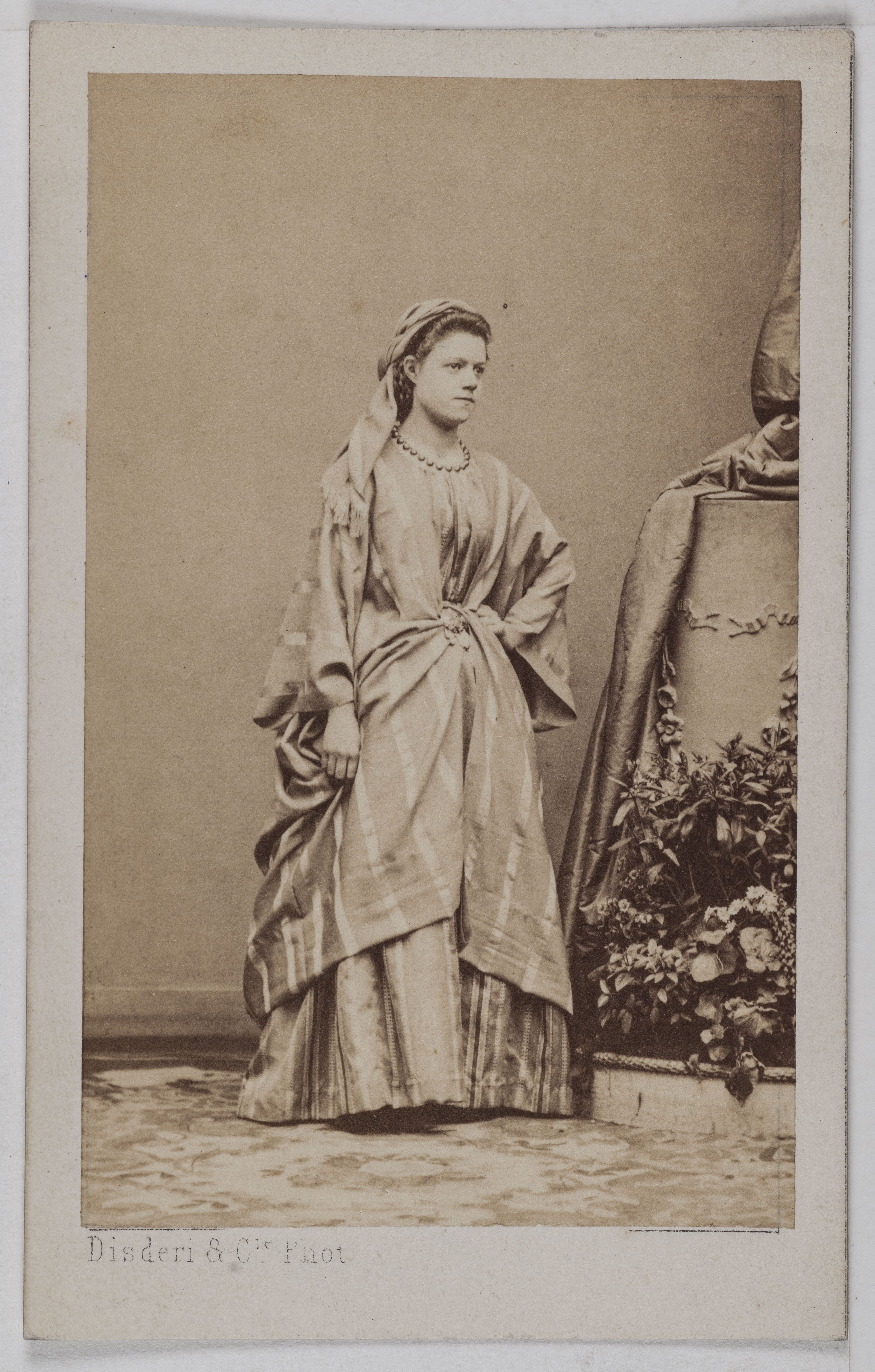 Disderi & Cie, Portrait de Mariette, (actrice)