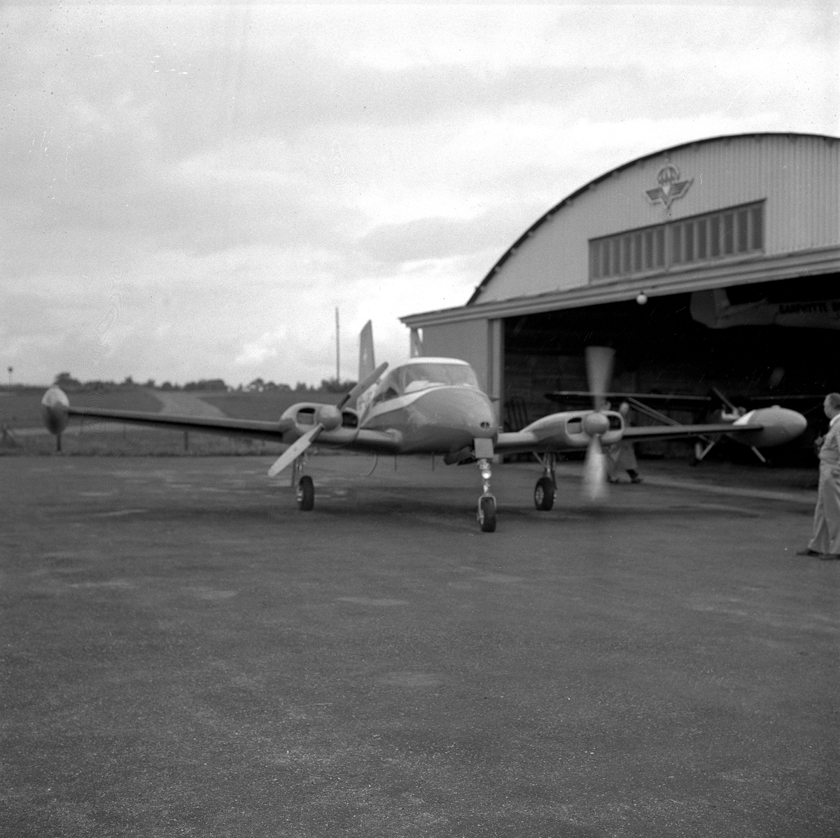 Örebro Kuriren, Flygande försäljare. 15 september 1955.