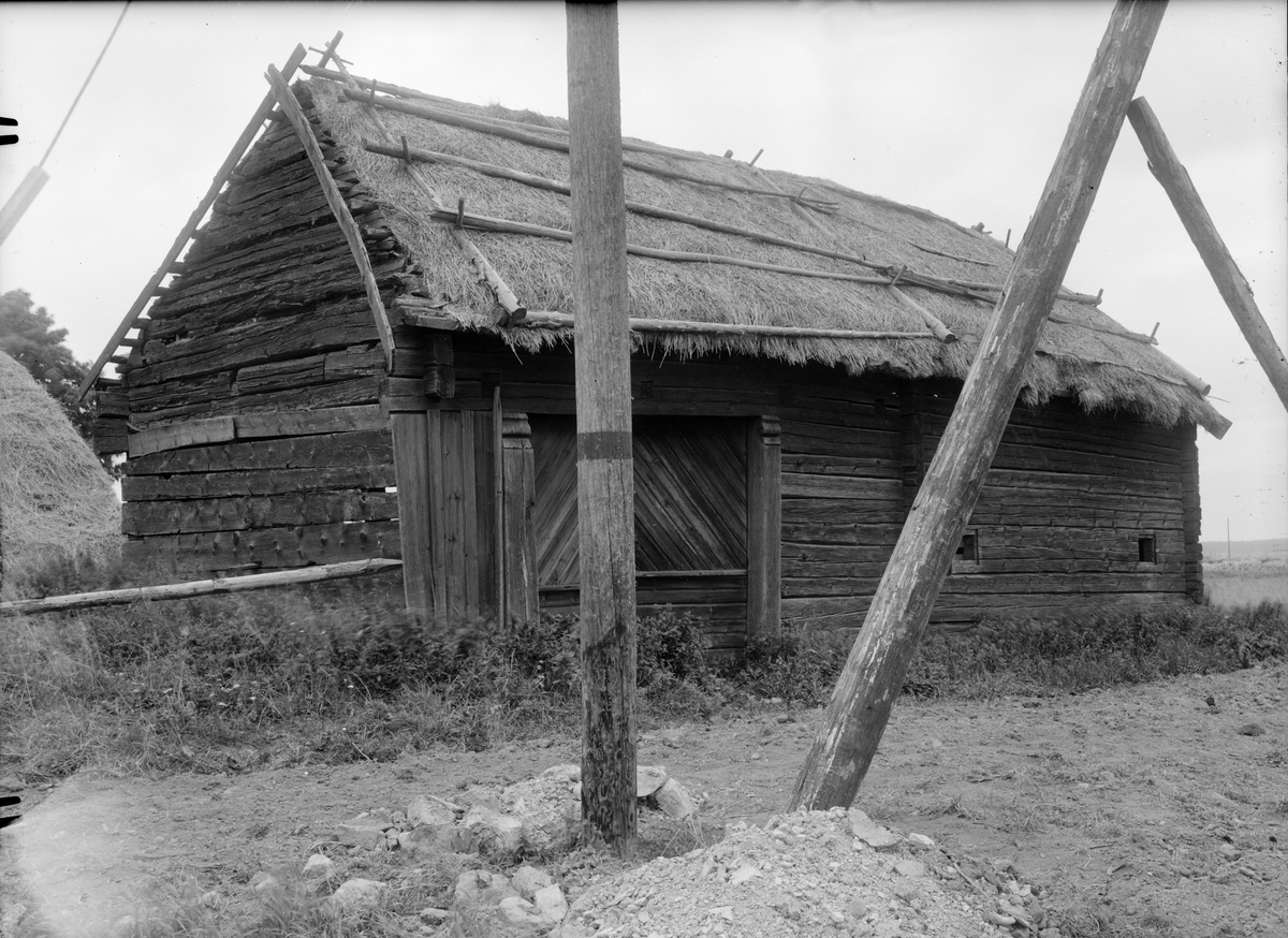 Paul Sandberg, Stall and Portlider - now at the open-air museum Disagården - in its original location, Norrby, Skuttunge parish, Uppland