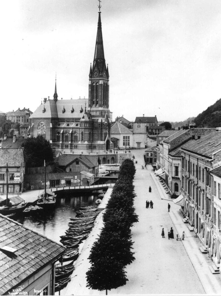 Axel Lindahl, Arendal med kirken