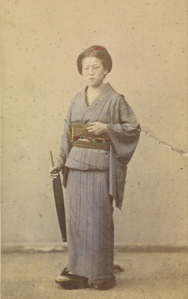 Felice Beato, [Woman with closed parasol]