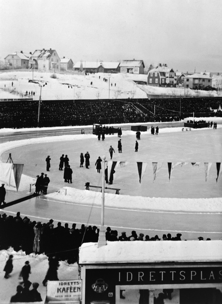Anno Domkirkeodden, OVERSIKT HAMAR STADION, EM SKØYTER 1934, IDRETTSKAFEEN I FORGRUNNEN