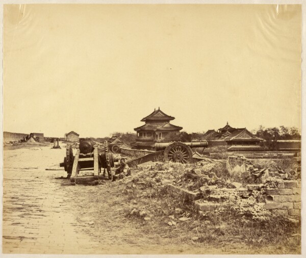 Felice Beato, [Top of the Wall of Peking Taken Possession of on the 14th October 1860 showing the Chinese Guns Directed against our Batteries]