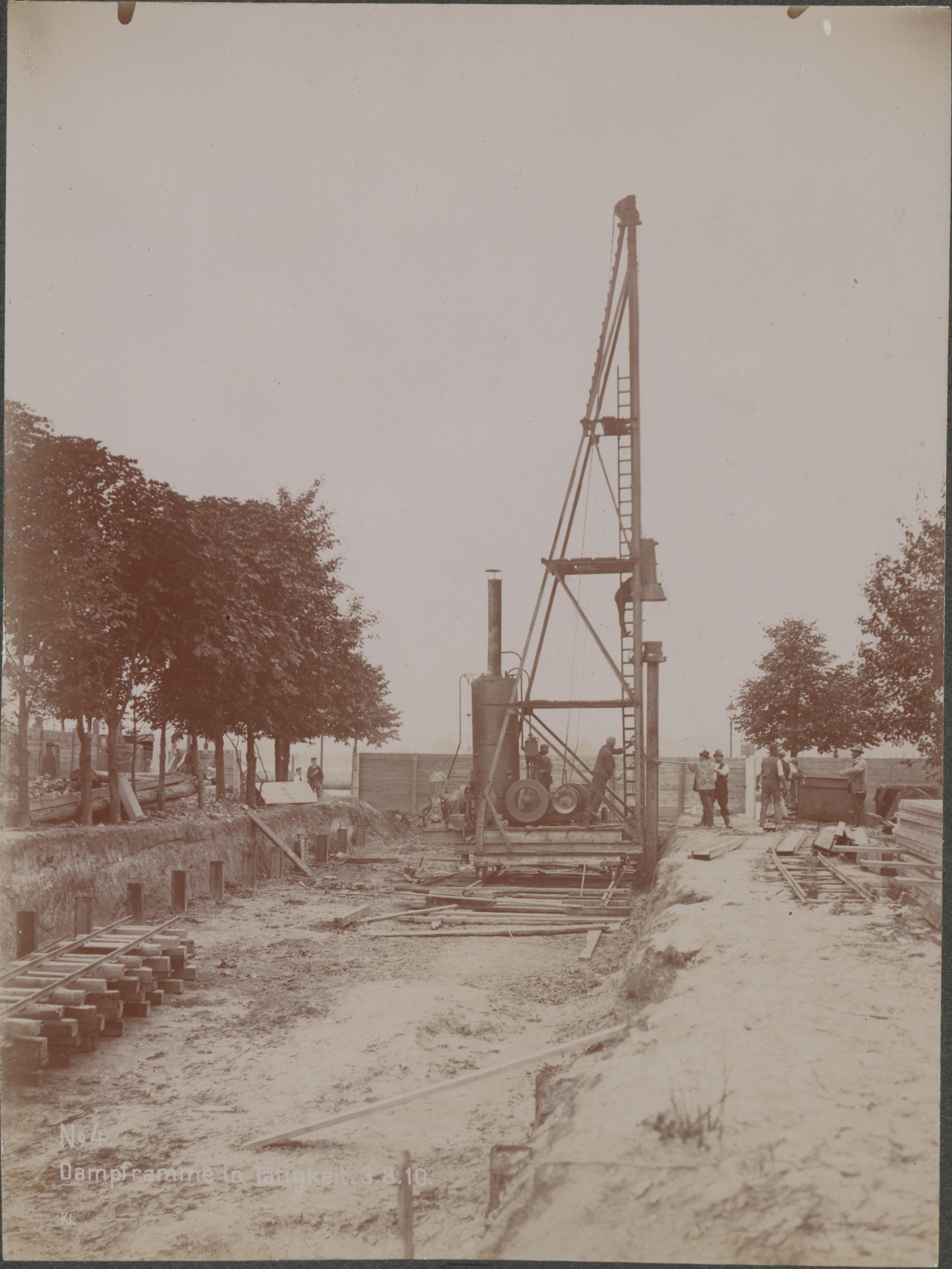 Unknown artist, Bau der Wilmersdorf-Dahlemer U-Bahnstrecke, Dampframme in Tätigkeit