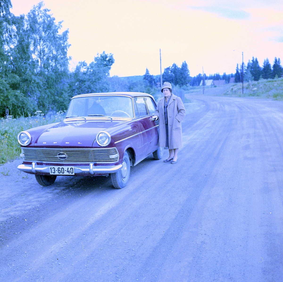 Adolf Skjegstad, Petra Skjegstad ved en bil.