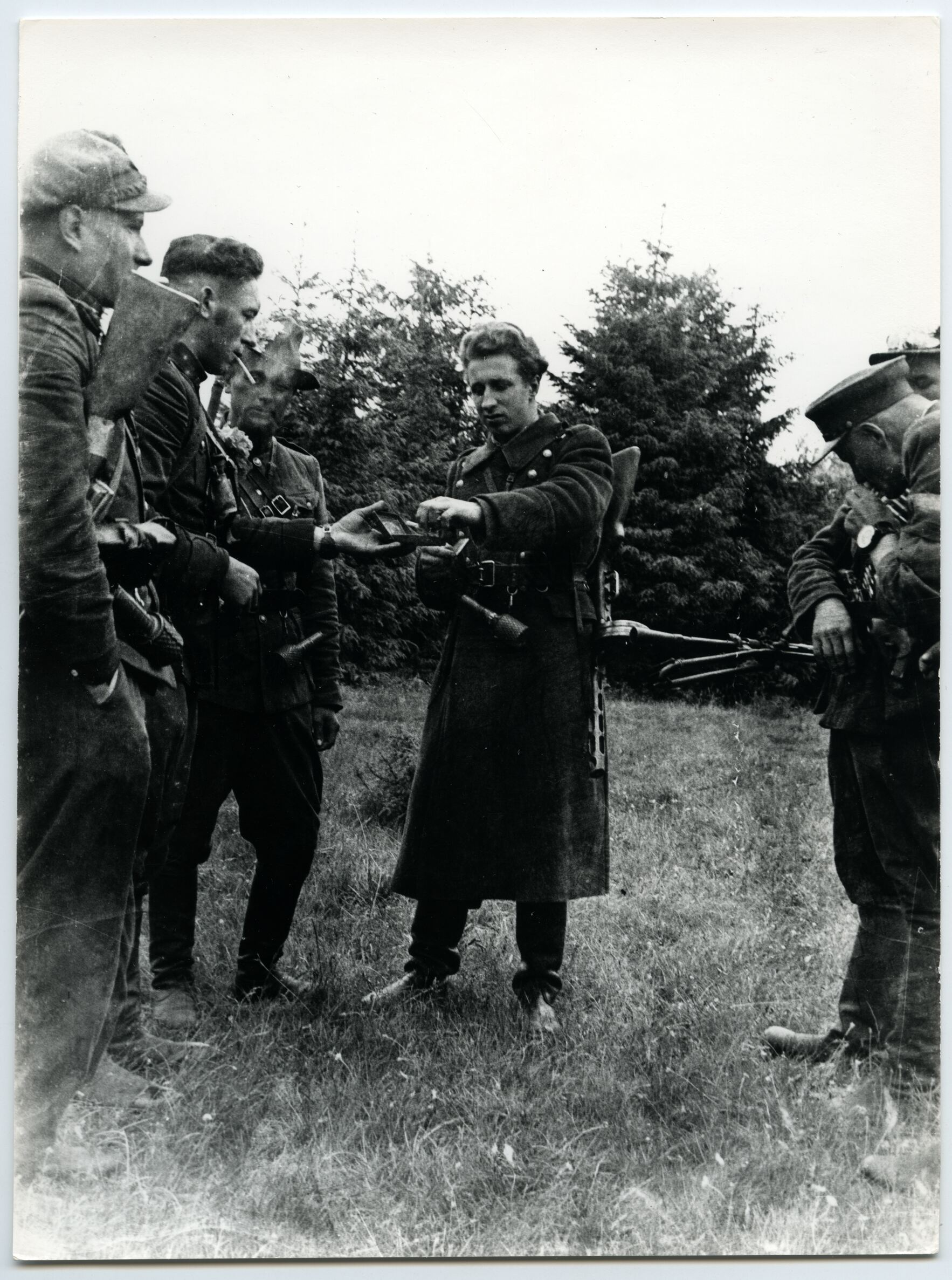 Nežinomas autorius, Partizanai poilsio minutę