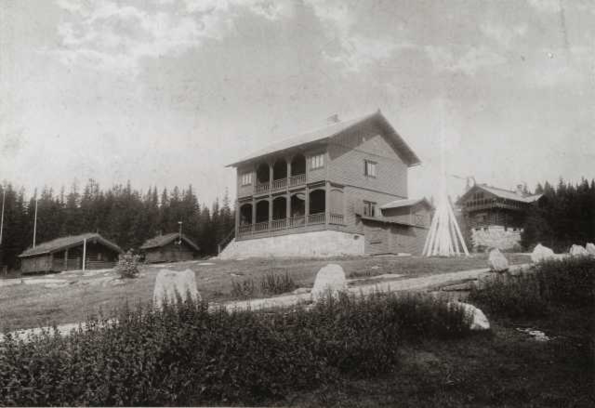 Marthinius Skøien, Frognerseteren, Oslo 1898. Bygninger på Frognerseteren.