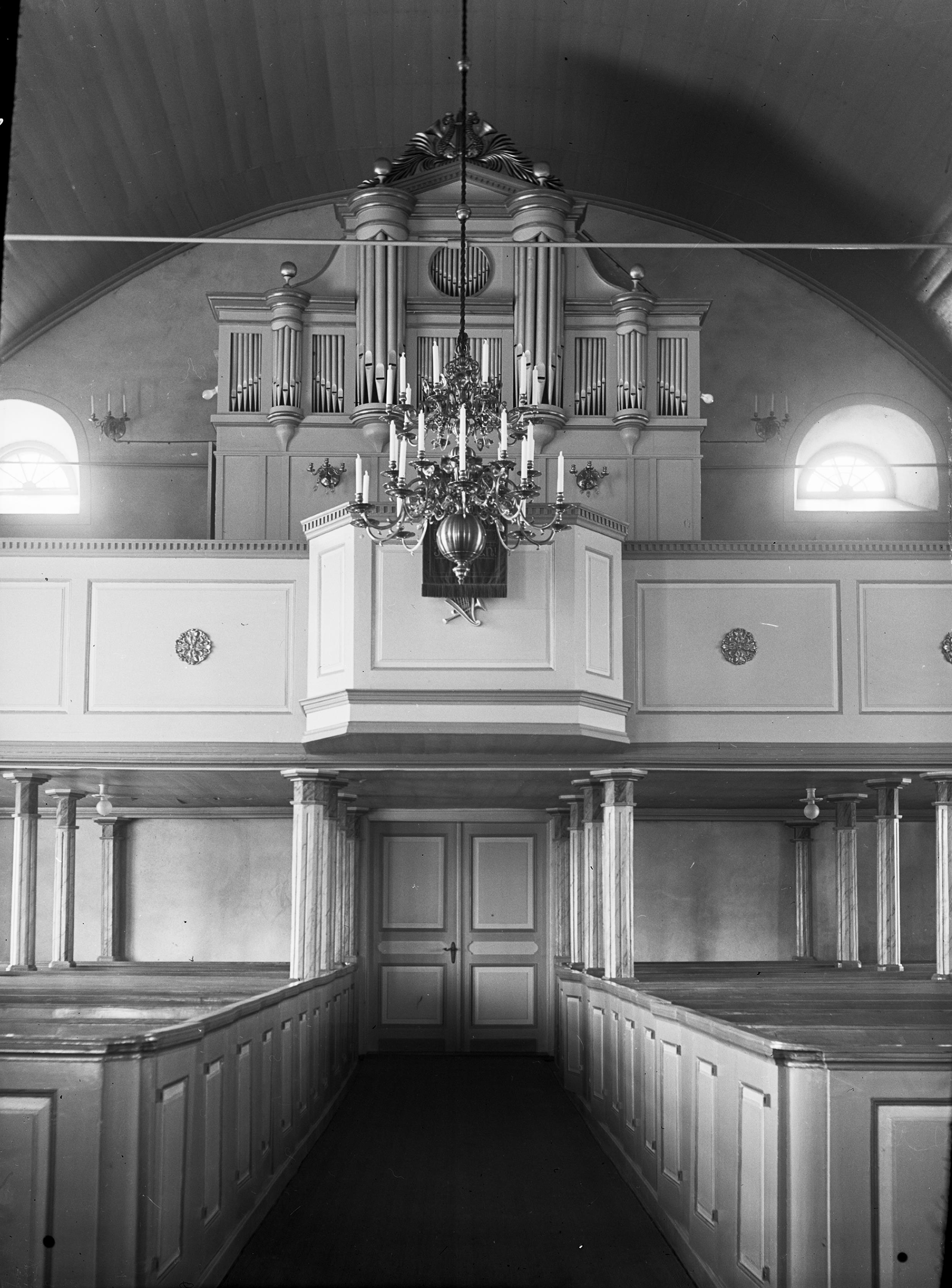 Anders Roland, Härlunda kyrkplats