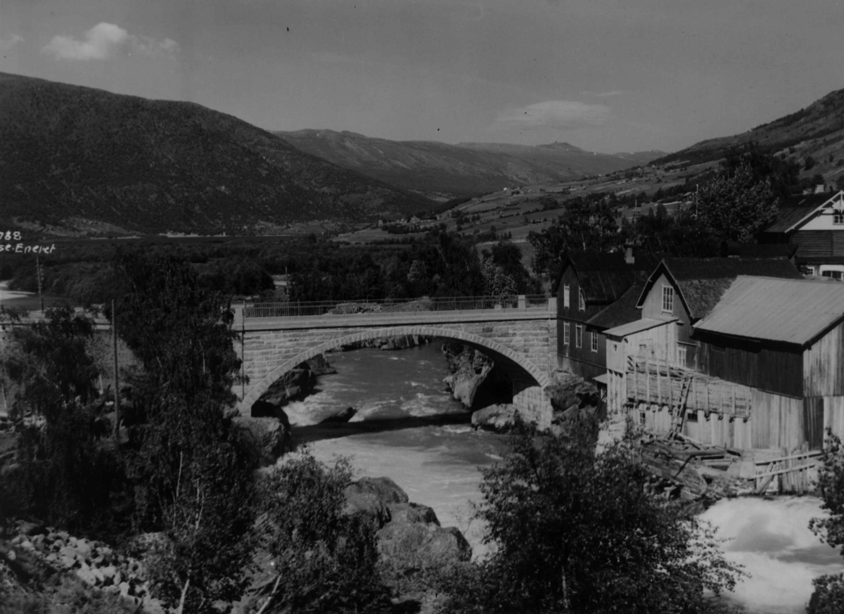 Anders Beer Wilse, Bro over Bøvra, samferdsel.