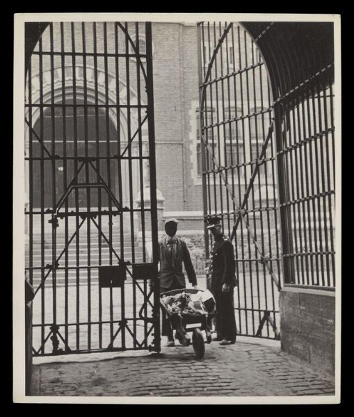 Hardy, Bert, The Life of a PRISON OFFICER