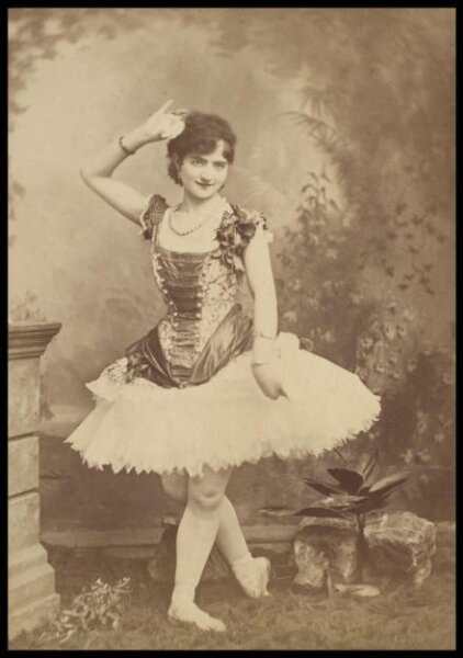 London Stereoscopic and Photographic Company, Guy Little Theatrical Photograph