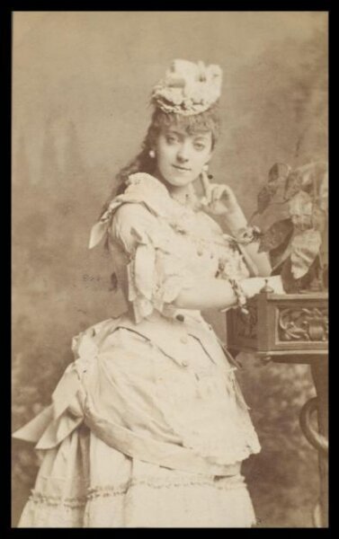 London Stereoscopic and Photographic Company, Guy Little Theatrical Photograph