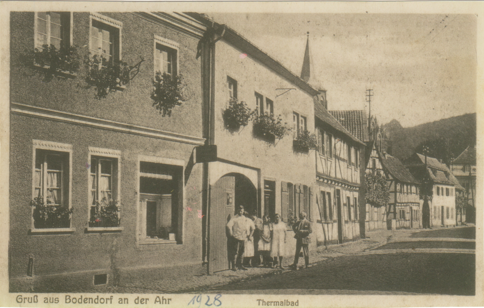 Unknown artist, Personengruppe vor der Bäckerei Clever in Bodendorf