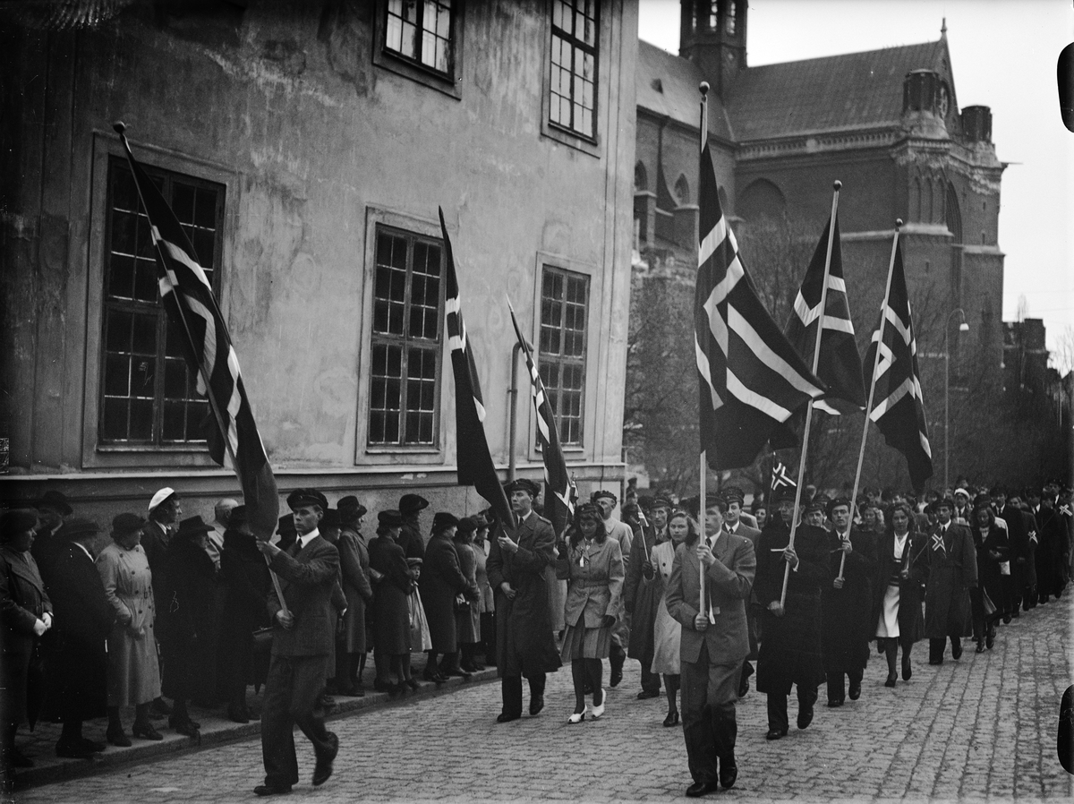 Paul Sandberg, Firande av Norges nationaldag 17 maj, paraden från Vaksatorg till Universitetshuset befinner sig utanför Gustavianium på Akademigatan