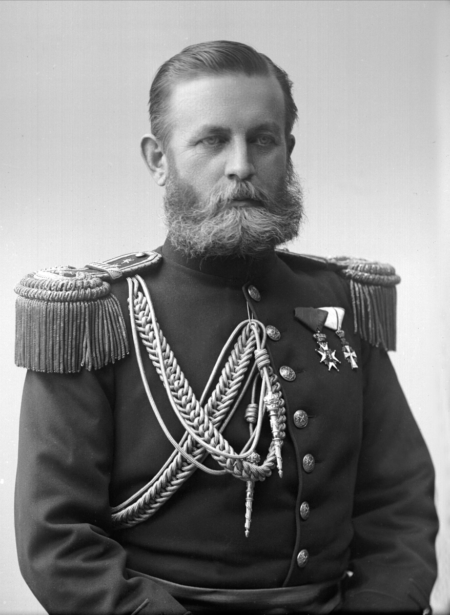 Gustav Borgen, Portrett, P. Nissen i uniform som oberst.