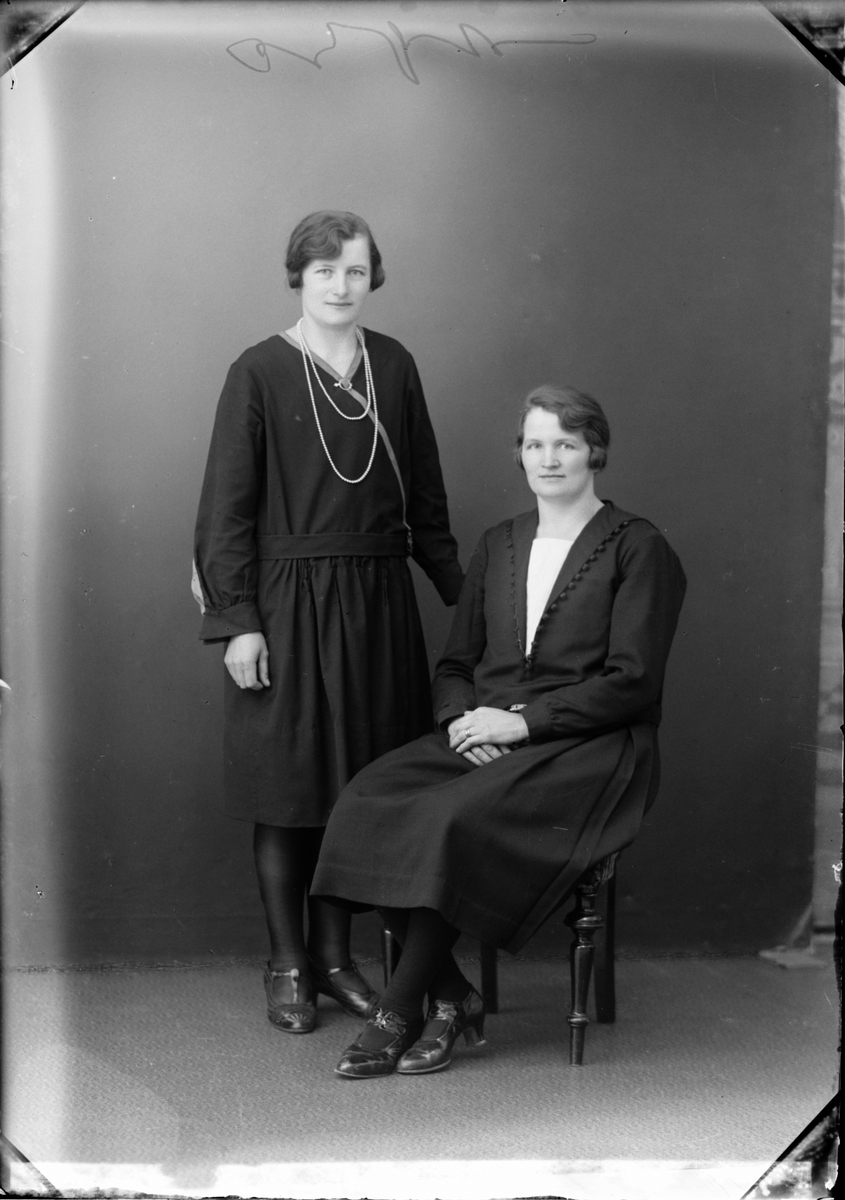 Skötsner-Edhlund, Two Women, Östhammar, Uppland