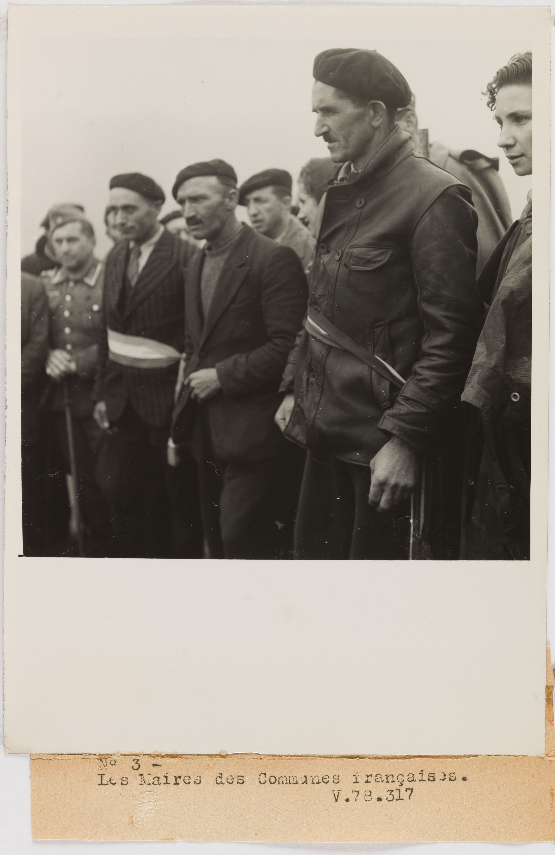 Anonyme, Photographie de propagande : portrait des maires des communes françaises, la Junta de Roncal