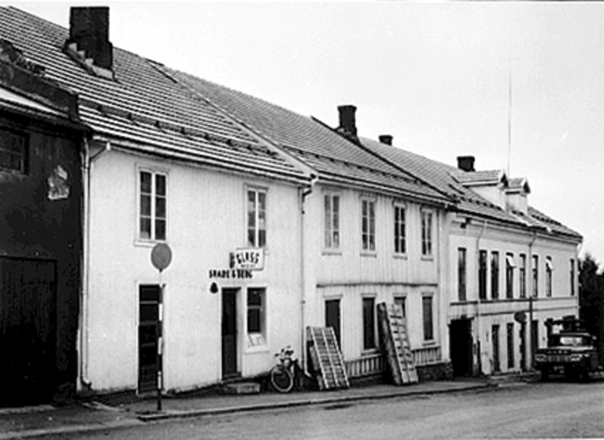Anno Domkirkeodden, EKSTERIØR STRANDGATA 65, SVARE & BERG GLASSMESTER, LAGER, SETT FRA BEKKEGATA.