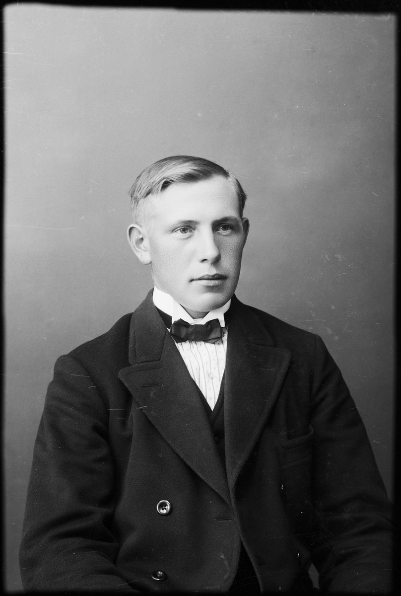 Skötsner-Edhlund, Ateljé Portrait - Man, Östhammar, Uppland