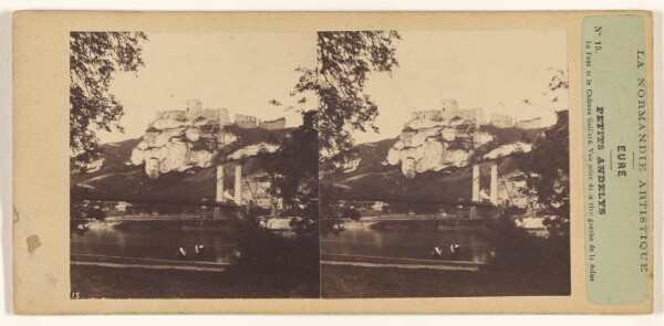 Unknown, La Normandie Artistique. Eure. Petits Andelys. Le Pont et le Chateau Gaillard. Vue prise de la rive gauche de la Seine.
