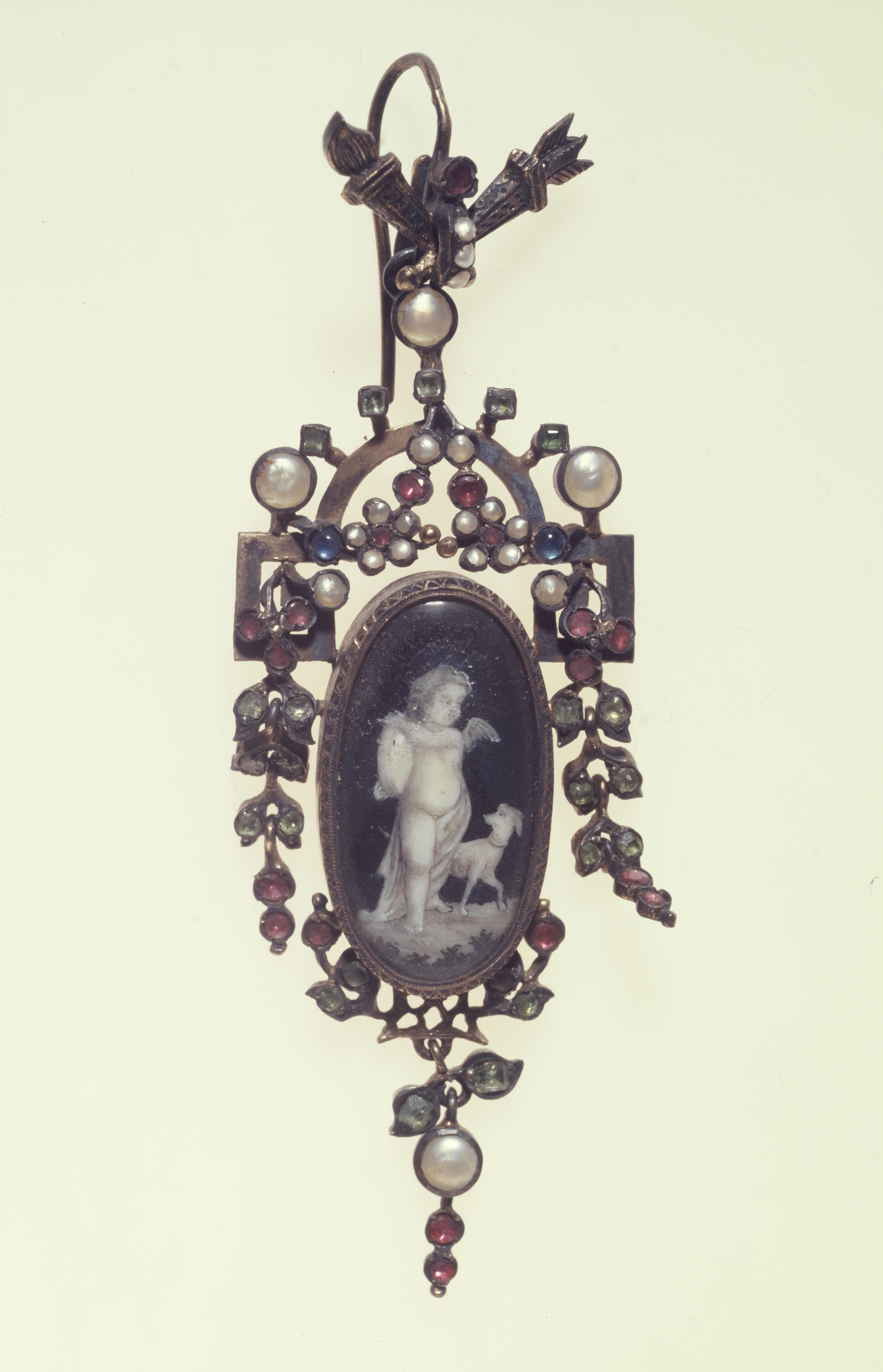 Ecole française, Boucle d'oreille ornée d'une miniature : "La Fidélité"