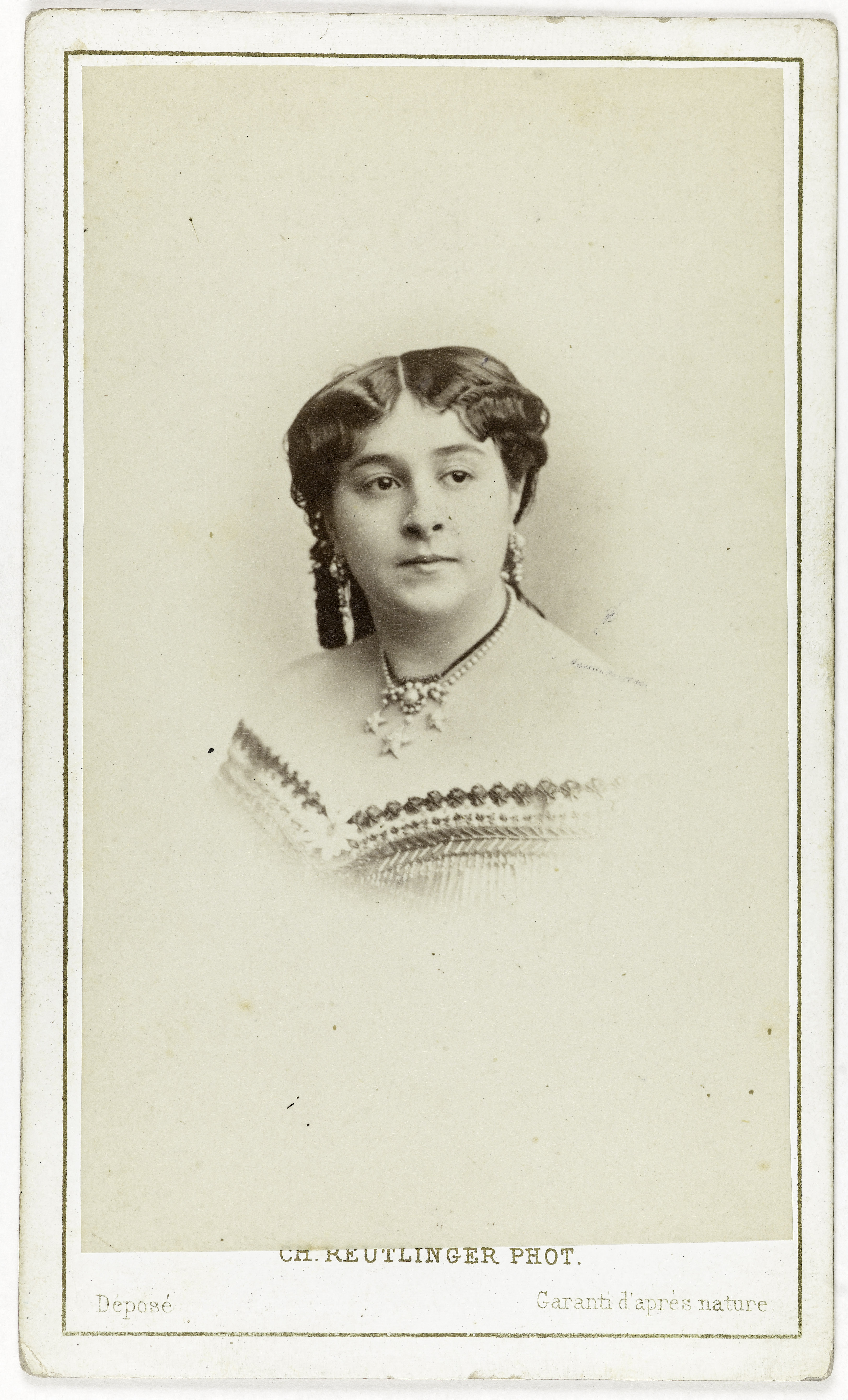 Charles Reutlinger, Portrait en buste de Céline Montaland (1843-1891), actrice de théâtre.