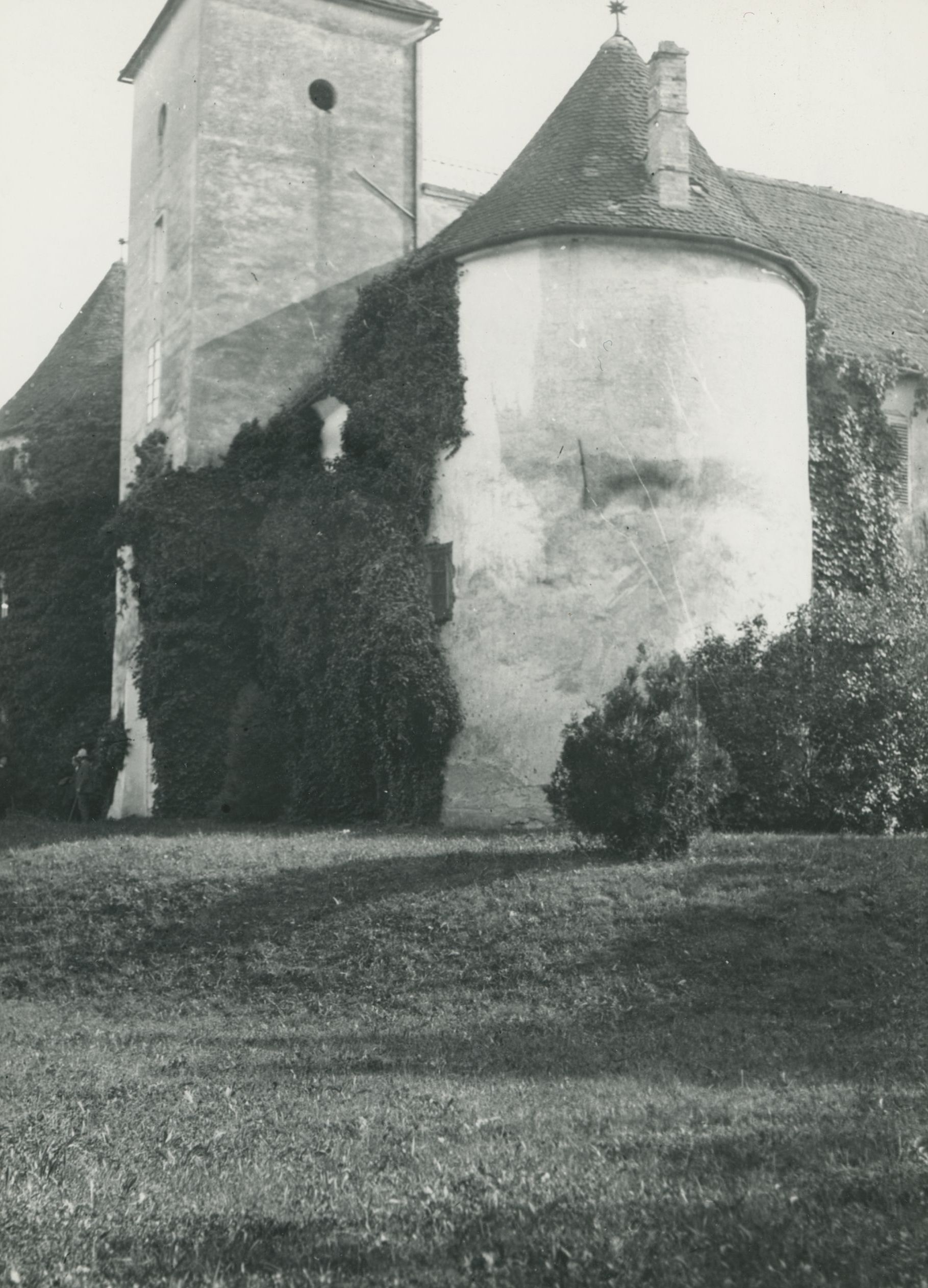 Gjuro Szabo, Bisag - dvorac, cilindrična kula