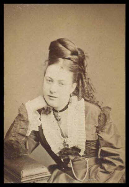 London Stereoscopic and Photographic Company, Guy Little Theatrical Photograph