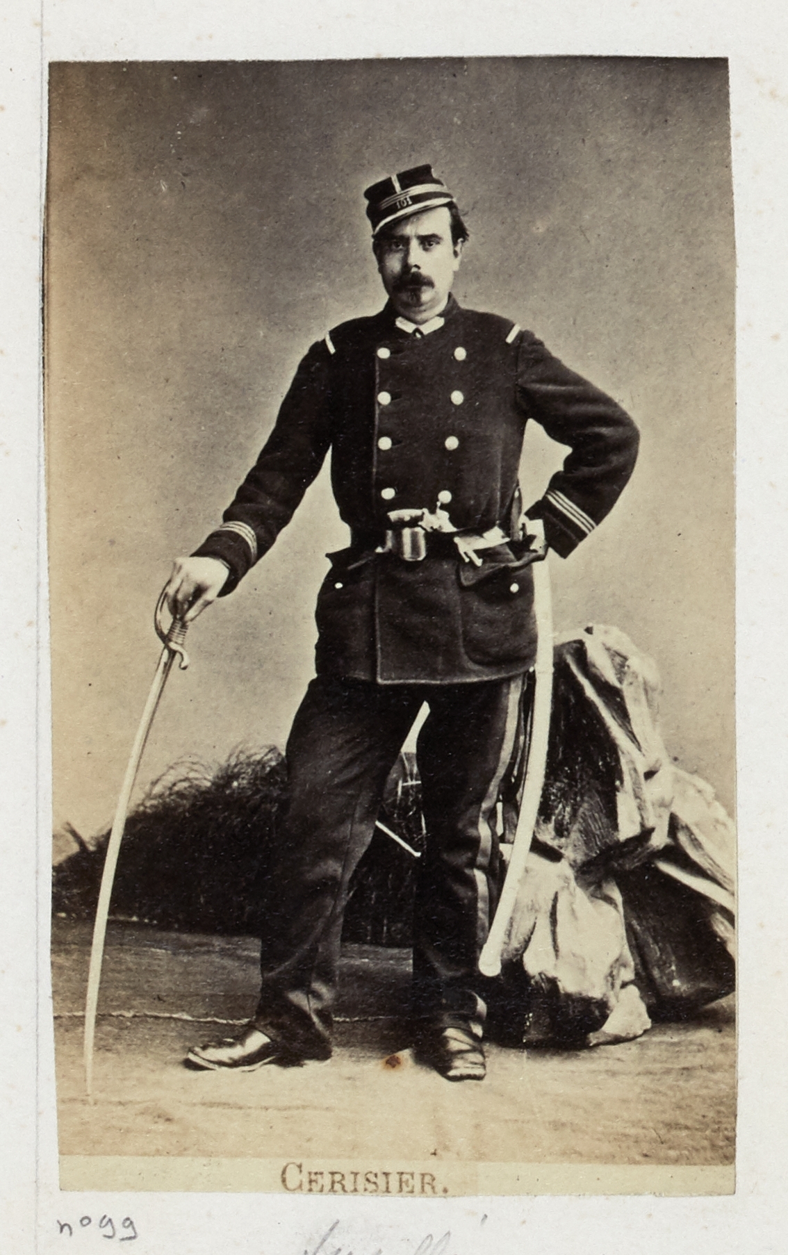 Anonyme, Serizier ( Cérizier) Marie Jean-Baptiste (1830-1872). Délégué de la Commune à la mairie du 13è arrondissement et secrétaire de Léo Meillet, commandant du fort de Bicêtre, il a sous son commandement la 13è légion composée de 12 bataillons, dont la 101è...